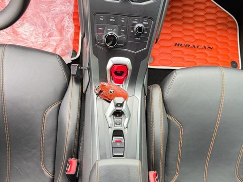 Used 2019 Lamborghini Huracan LP 580-2 RWD image 17