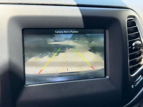 Used 2020 Jeep Compass Latitude FWD image 28
