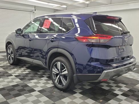 Certified 2025 Nissan Rogue SL FWD image 4