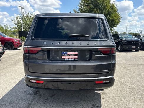 Used 2024 Jeep Wagoneer L Series II w/ Flexible Seating Group RWD image 4