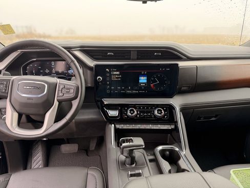 Used 2025 GMC Sierra 1500 Denali w/ Denali Reserve Package image 12