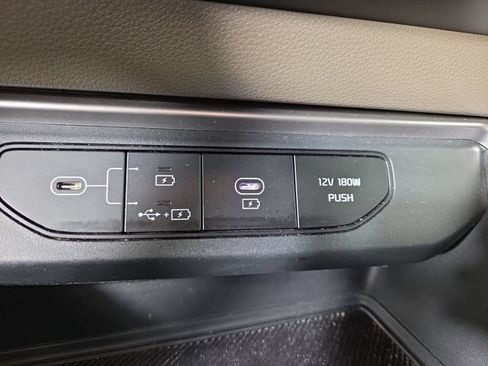 Certified 2025 Kia Carnival FWD image 25