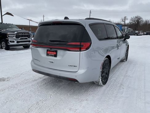 New 2026 Chrysler Pacifica Limited w/ Uconnect Theater Family Group image 7