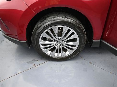 Certified 2024 Toyota Venza Limited AWD/4WD image 20
