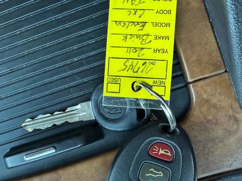 Used 2011 Buick Enclave CXL image 29