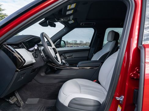 Used 2023 Land Rover Range Rover Sport SE Dynamic image 19