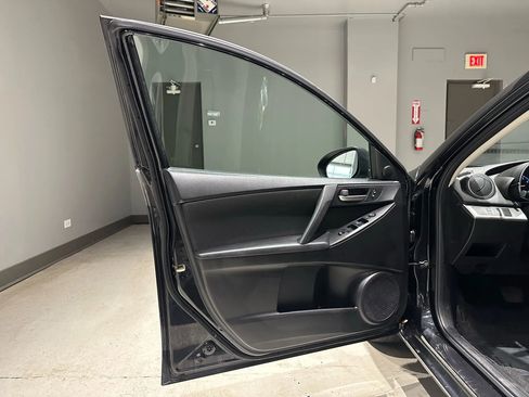 Used 2013 MAZDA MAZDA3 i Touring image 9