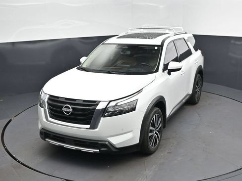 Used 2025 Nissan Pathfinder Platinum FWD image 30