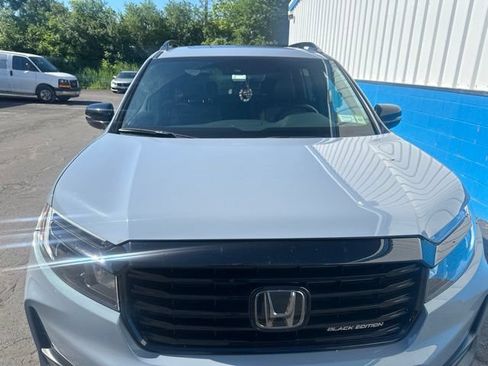 Used 2024 Honda Passport Black Edition image 3
