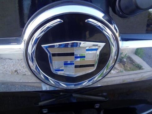 Used 2011 Cadillac Escalade Premium image 10