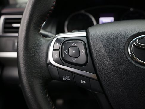 Used 2017 Toyota Camry SE FWD image 18