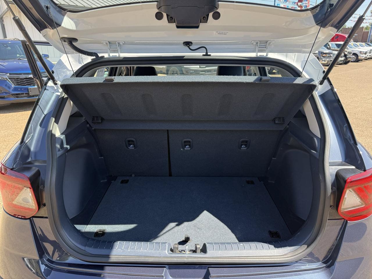 Used 2025 Hyundai Venue Limited FWD image 16