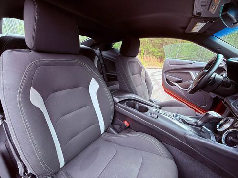 Used 2021 Chevrolet Camaro LT RWD image 17