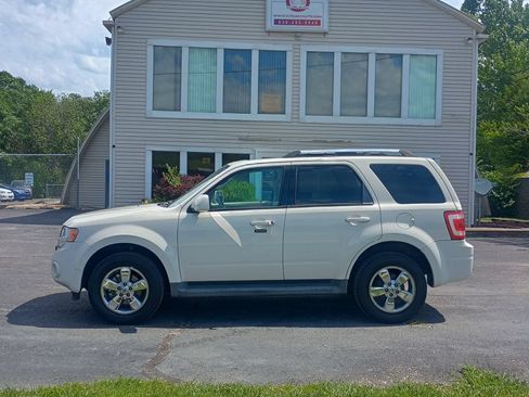 Used 2009 Ford Escape Limited AWD/4WD image 2