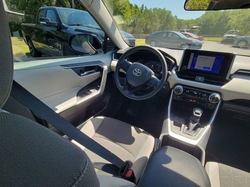 Used 2023 Toyota RAV4 XLE w/ Convenience Package image 7
