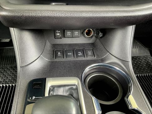 Used 2019 Toyota Highlander SE AWD/4WD image 15