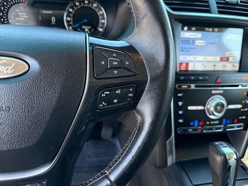 Used 2017 Ford Explorer Platinum image 17