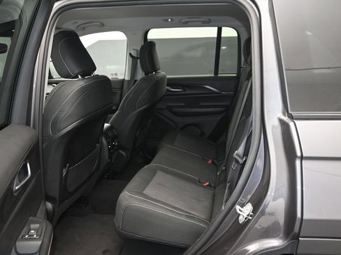 Used 2024 Jeep Grand Cherokee Laredo RWD image 14