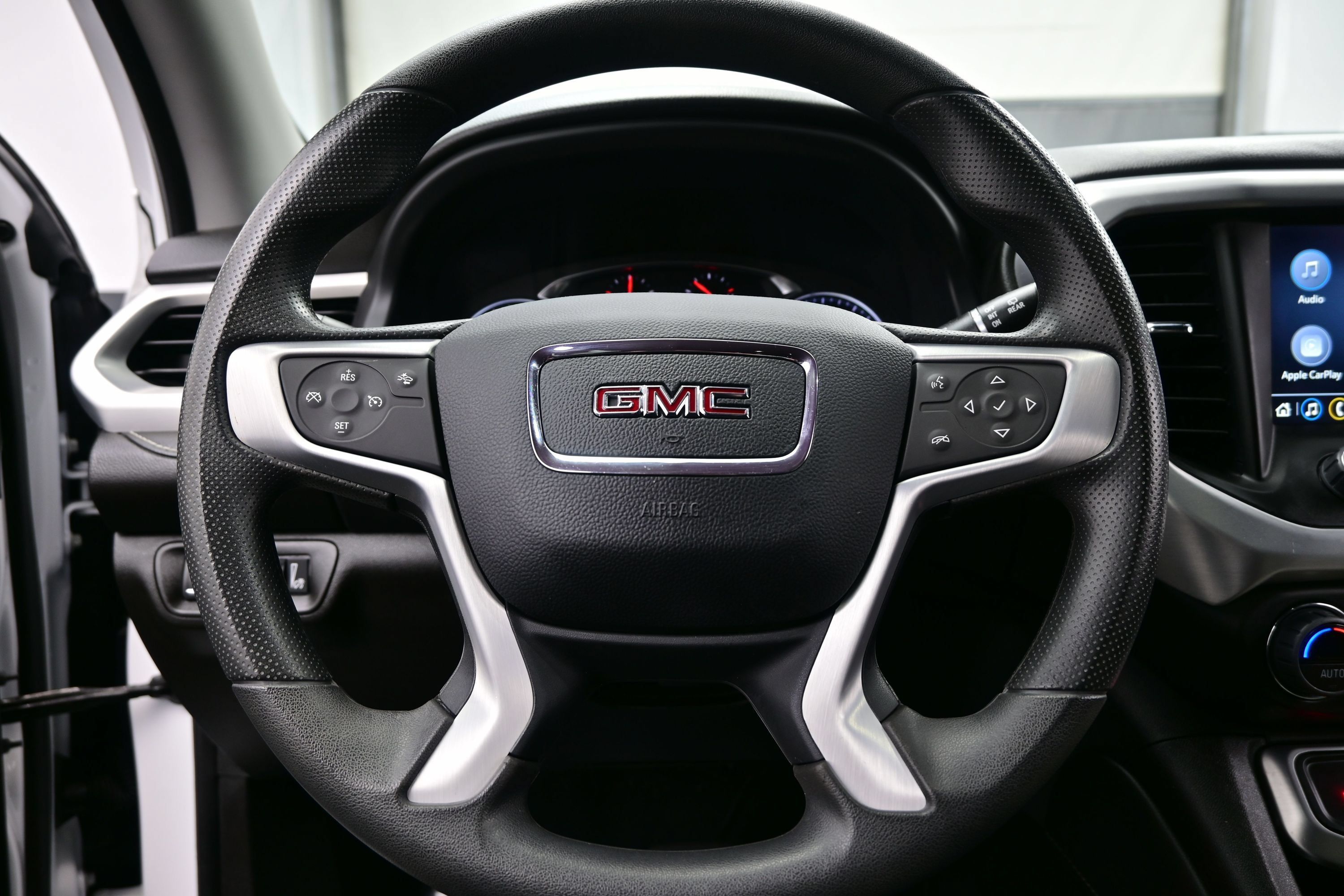 Used 2023 GMC Acadia SLE w/ Driver Convenience Package FWD image 23