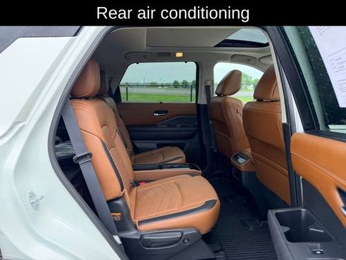 Used 2024 Nissan Pathfinder Platinum AWD/4WD image 10