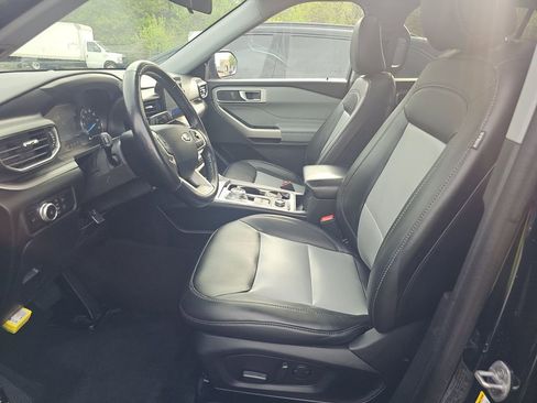 Used 2023 Ford Explorer XLT w/ Equipment Group 202A AWD/4WD image 5