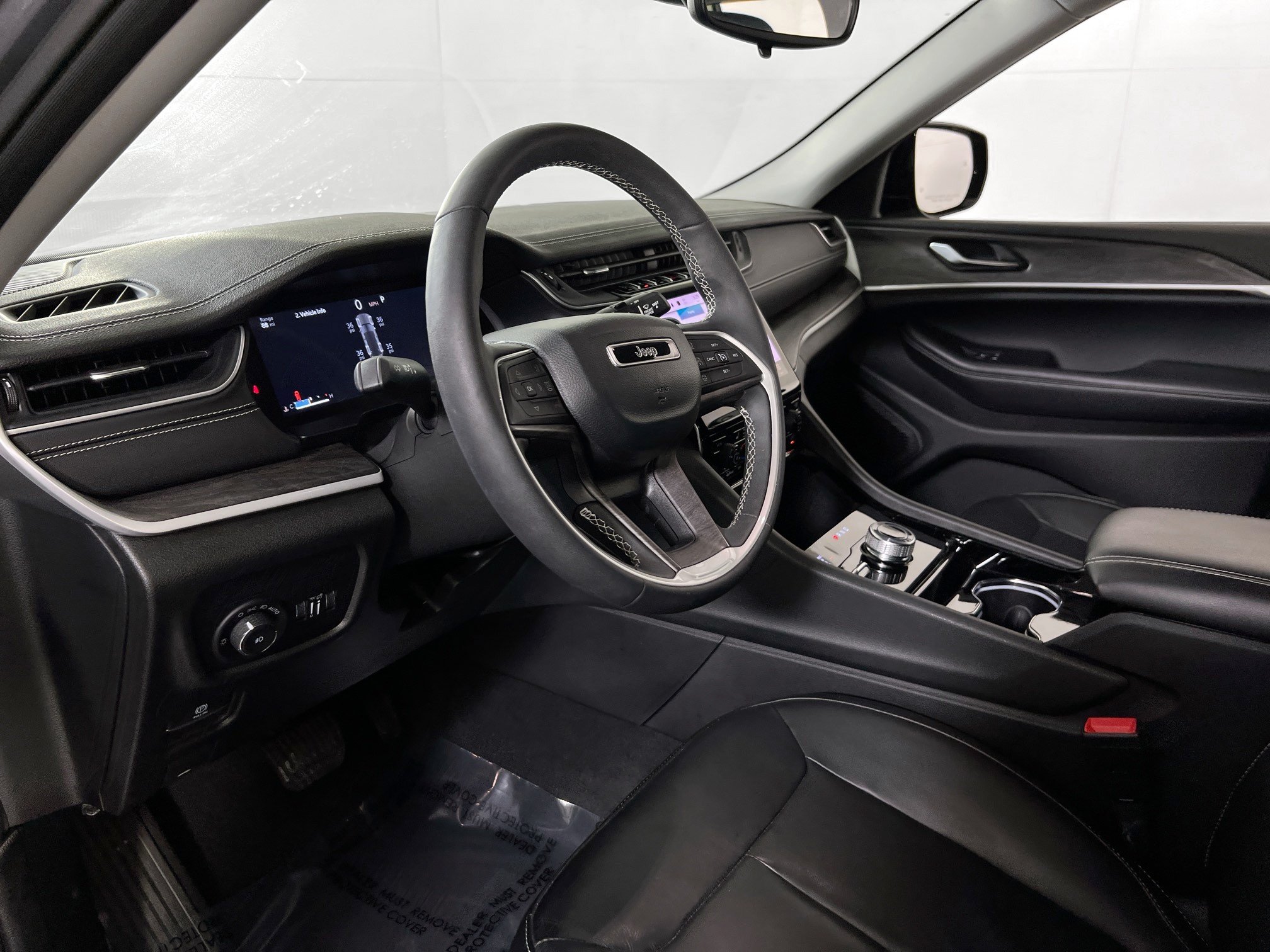 Used 2023 Jeep Grand Cherokee Limited AWD/4WD image 9