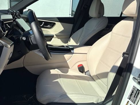 Used 2025 Mercedes-Benz GLC 350e 4MATIC image 8