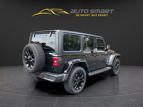 Used 2022 Jeep Wrangler Unlimited Sahara w/ Cold Weather Group AWD/4WD image 5