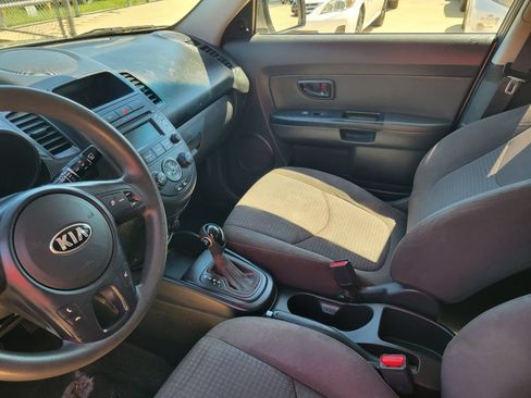 Used 2013 Kia Soul FWD image 10