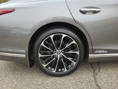 Used 2022 Lexus LS 500h AWD w/ Luxury Package image 12