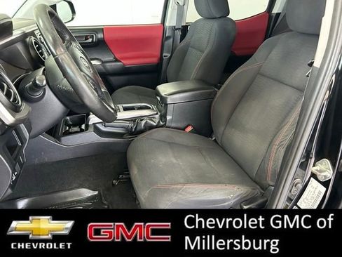 Used 2017 Toyota Tacoma SR5 w/ Tow Package AWD/4WD image 17