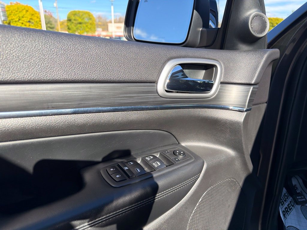Used 2019 Jeep Grand Cherokee Limited AWD/4WD image 15