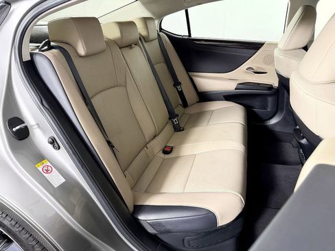 Used 2019 Lexus ES 300h w/ Premium Package FWD image 44