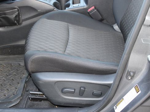 Used 2019 Nissan Rogue SV image 14