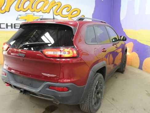 Used 2016 Jeep Cherokee Trailhawk w/ Leather Interior Group AWD/4WD image 8