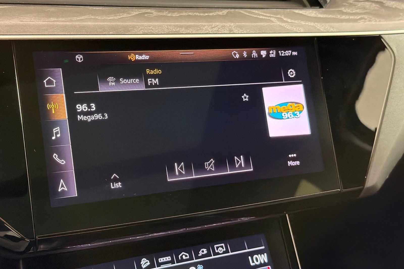 Used 2022 Audi e-tron S Premium Plus AWD/4WD image 17