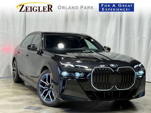 Used 2025 BMW i7 xDrive60 w/ Premium Package image 1