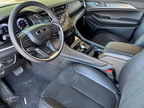 Certified 2025 Jeep Grand Cherokee L Altitude image 9