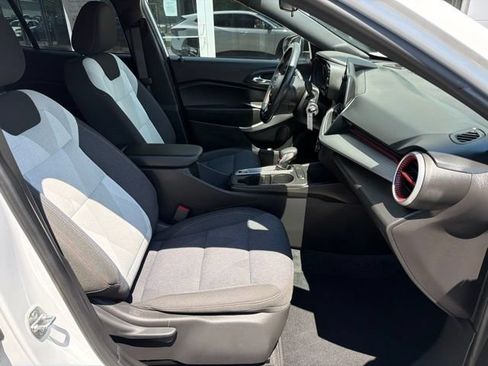 Certified 2024 Chevrolet Trax RS FWD image 15