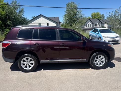 Used 2013 Toyota Highlander Plus AWD/4WD image 3