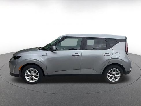 Used 2025 Kia Soul LX w/ LX Technology Package FWD image 9