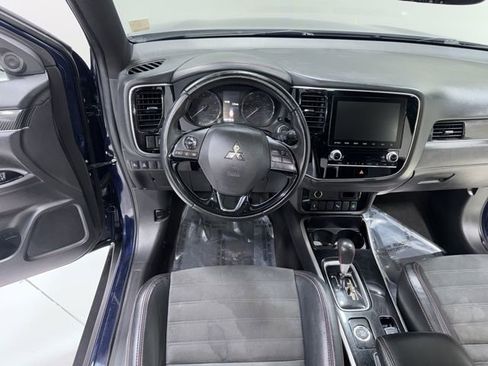 Used 2020 Mitsubishi Outlander SE image 16