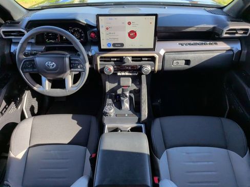 Certified 2025 Toyota Tacoma TRD Off-Road image 27