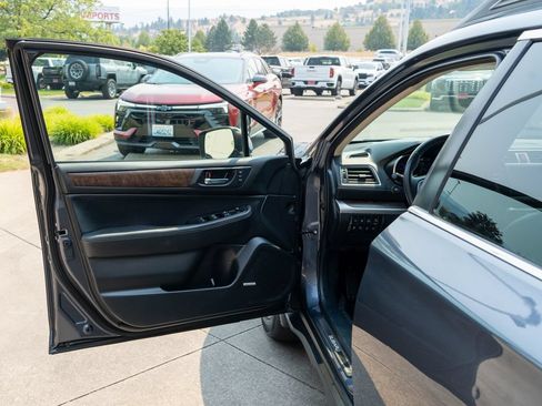 Used 2017 Subaru Outback 2.5i Limited AWD/4WD image 17