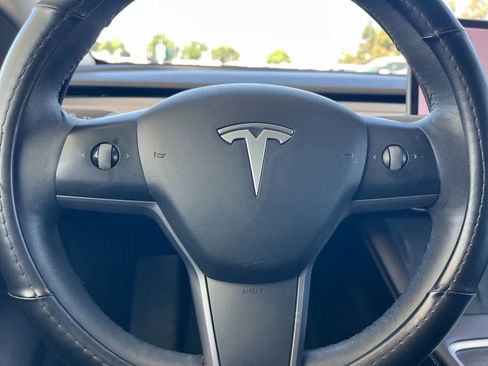 Used 2021 Tesla Model Y Long Range image 23