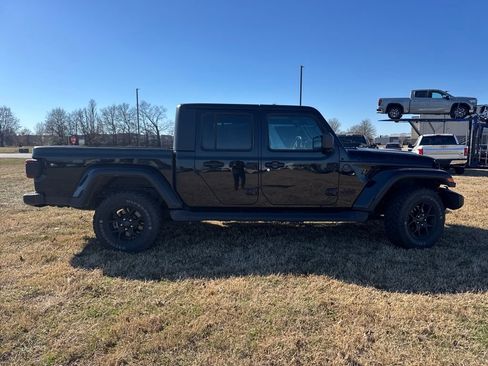 Used 2024 Jeep Gladiator Willys image 3