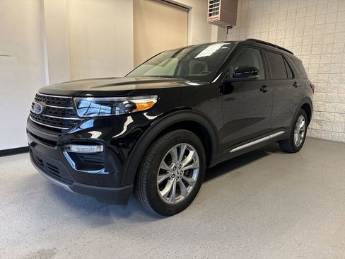 Used 2023 Ford Explorer XLT w/ Equipment Group 202A AWD/4WD image 2