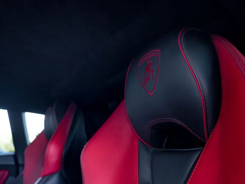 Used 2021 Lamborghini Huracan EVO image 13