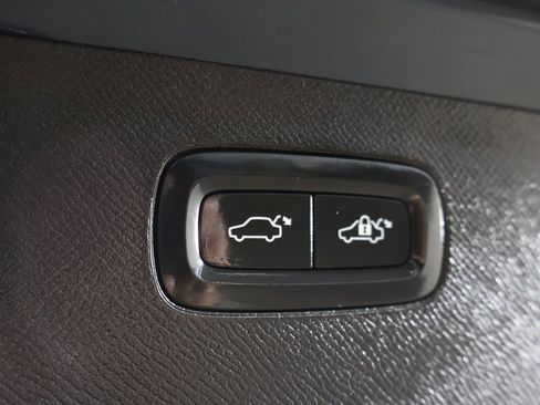 Used 2021 Volvo XC90 T6 Momentum w/ Climate Package image 23