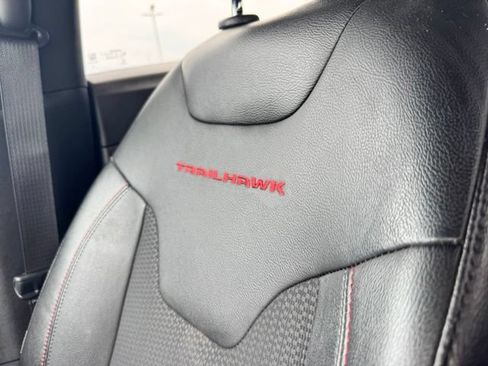 Used 2025 Jeep Compass Trailhawk AWD/4WD image 18